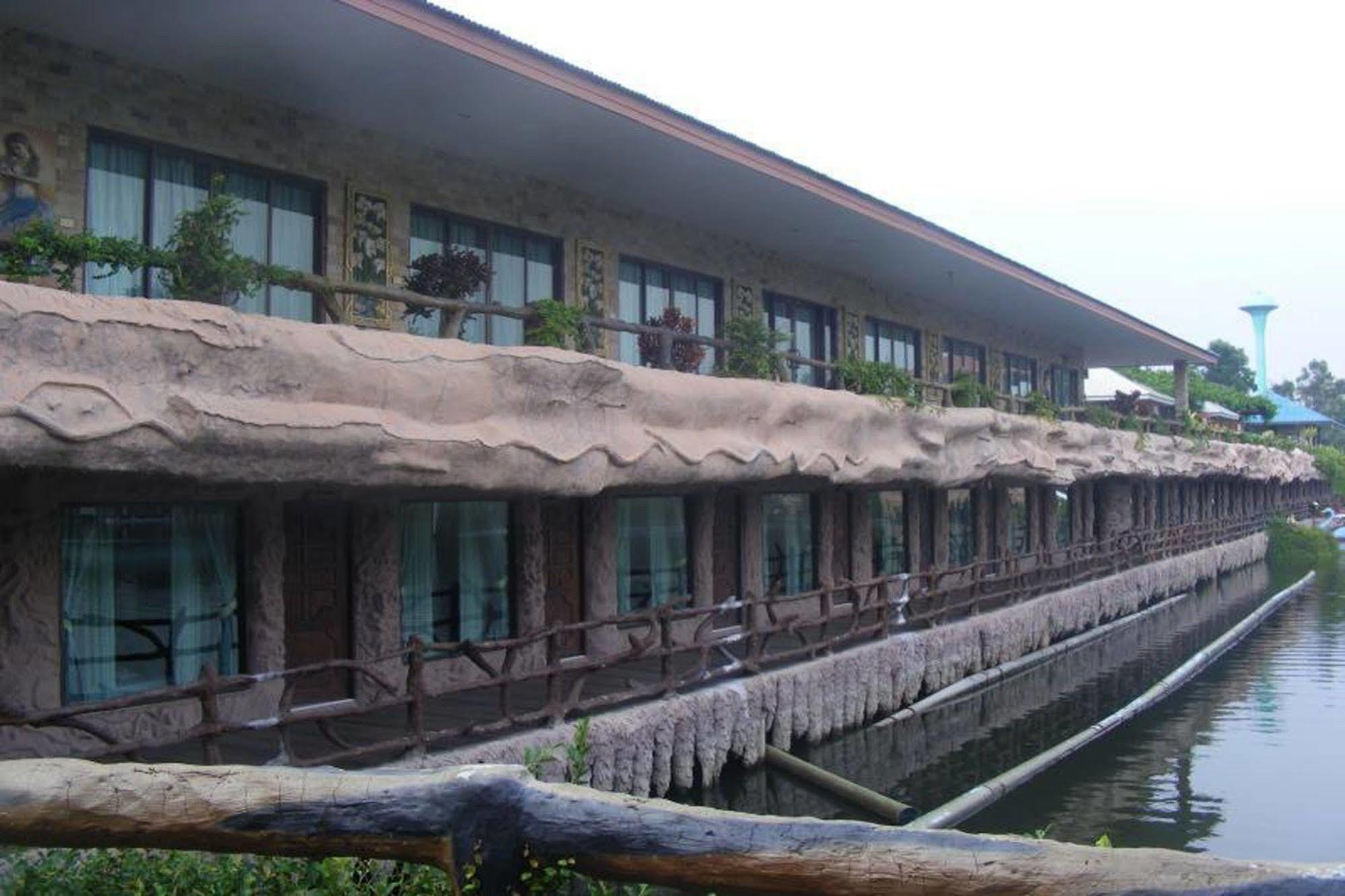 Chart Trip Resort Nakhonratchasima Eksteriør billede