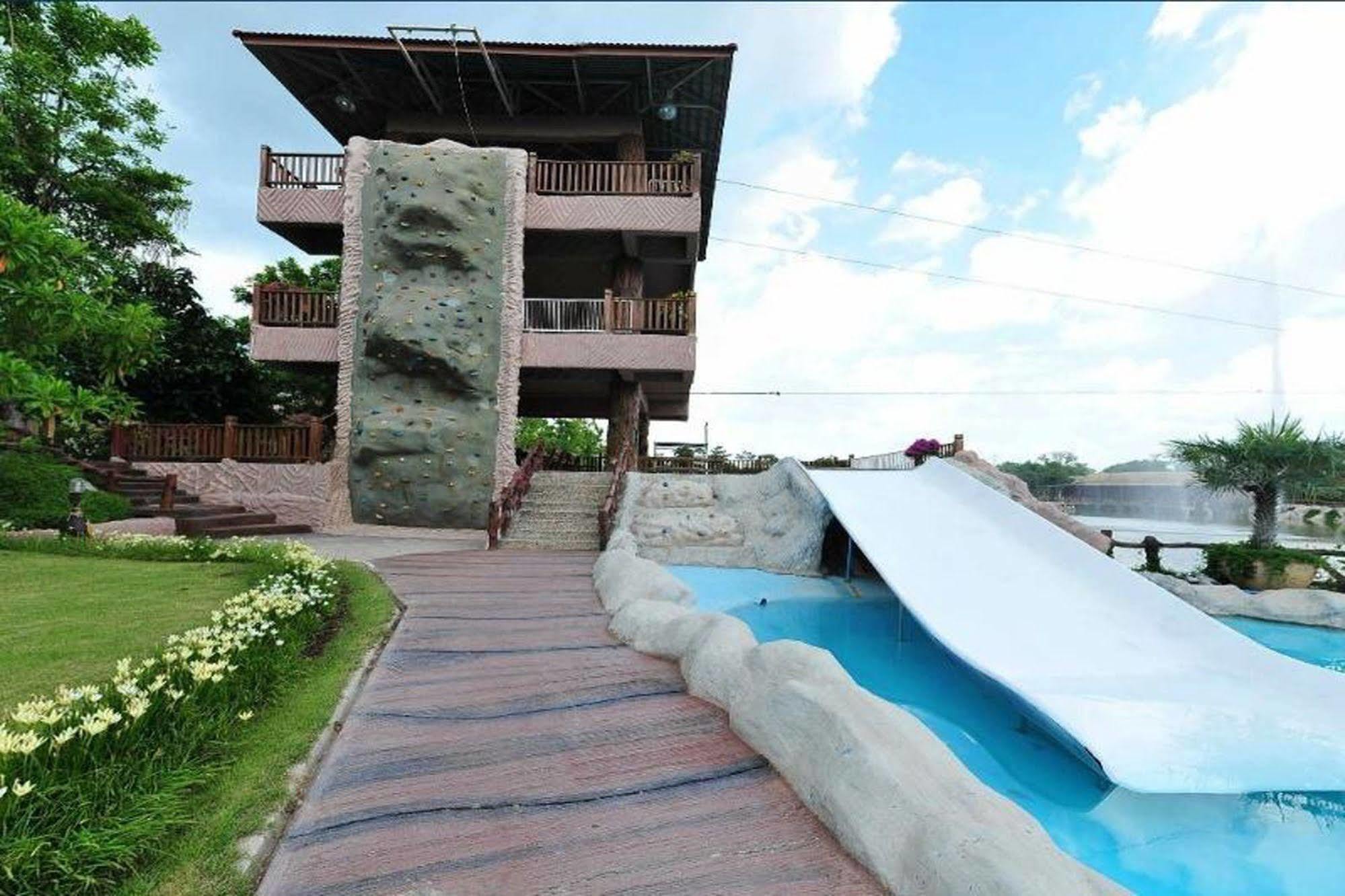 Chart Trip Resort Nakhonratchasima Eksteriør billede