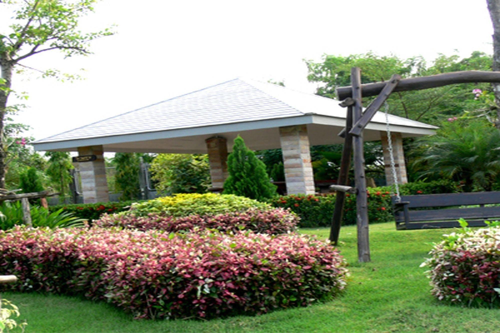Chart Trip Resort Nakhonratchasima Eksteriør billede