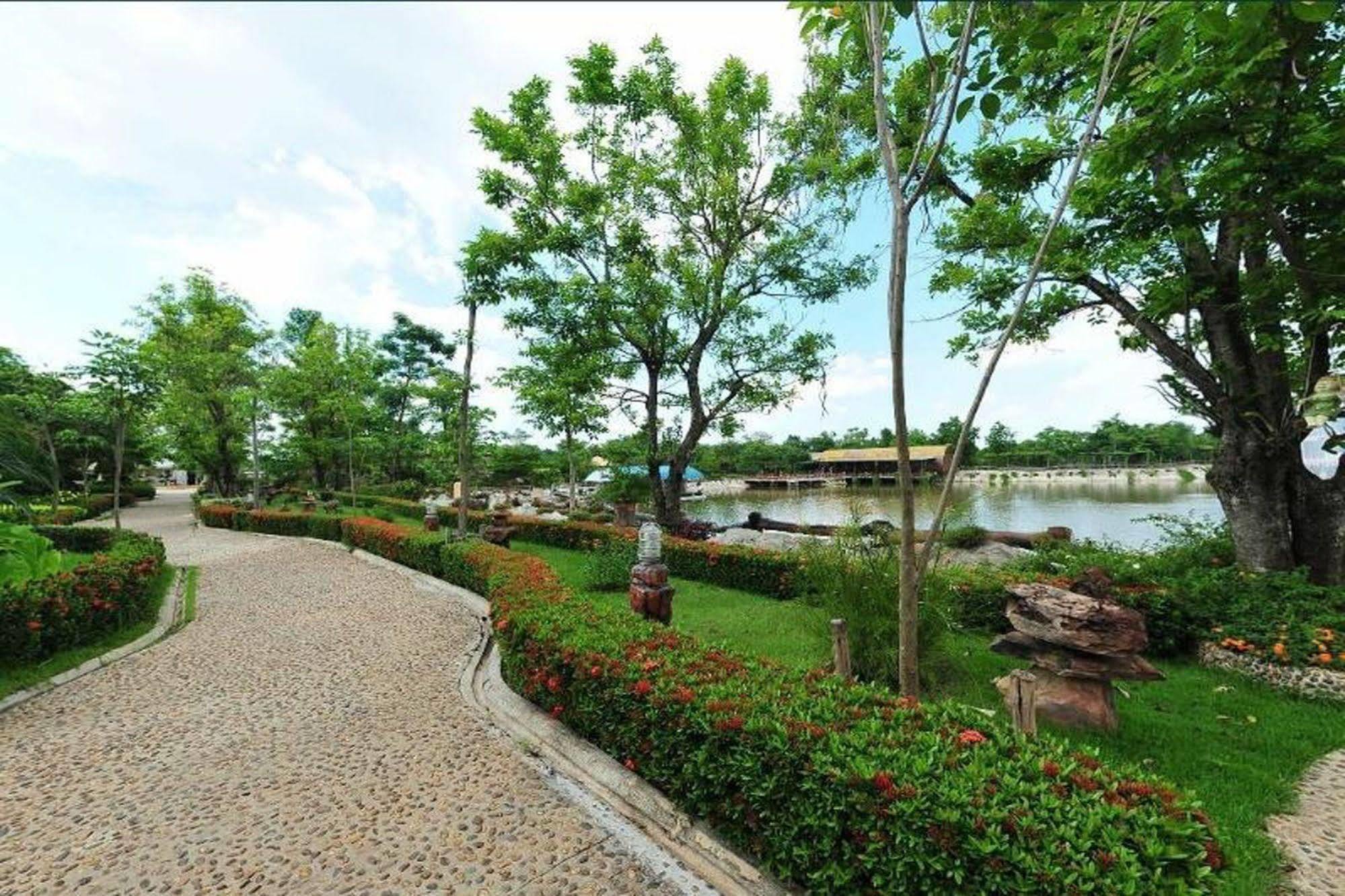 Chart Trip Resort Nakhonratchasima Eksteriør billede