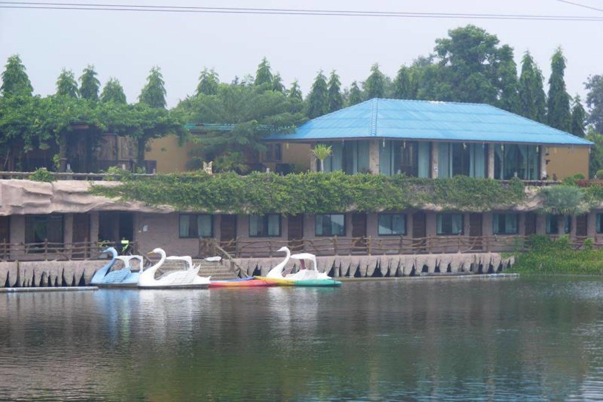 Chart Trip Resort Nakhonratchasima Eksteriør billede